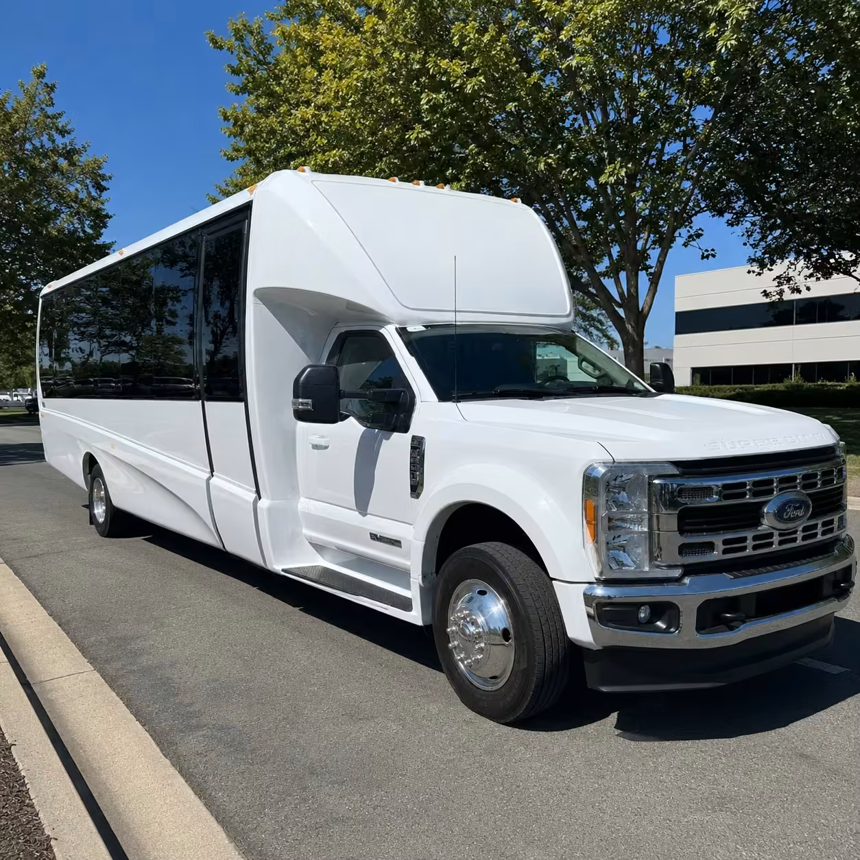 15 35 passenger minibus